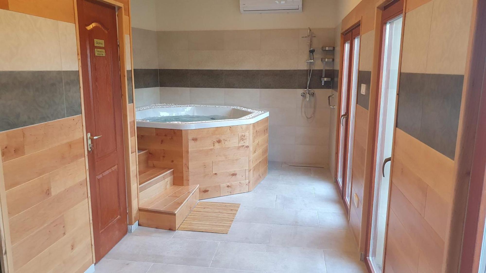 Palantir Panzio Bed & Breakfast Mişcolţ Exterior foto